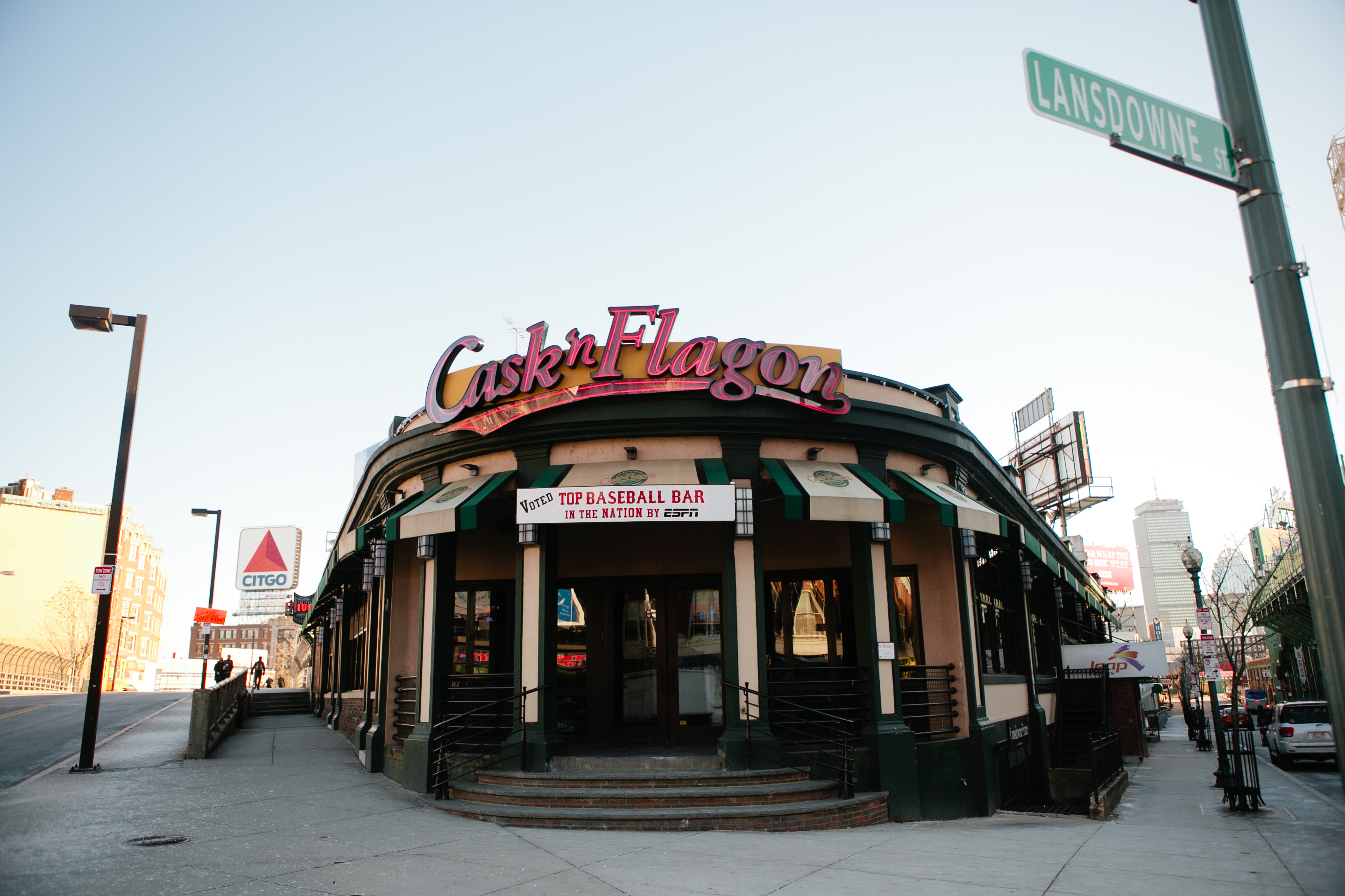 Cask n Flagon exterior, Lansdowne Street